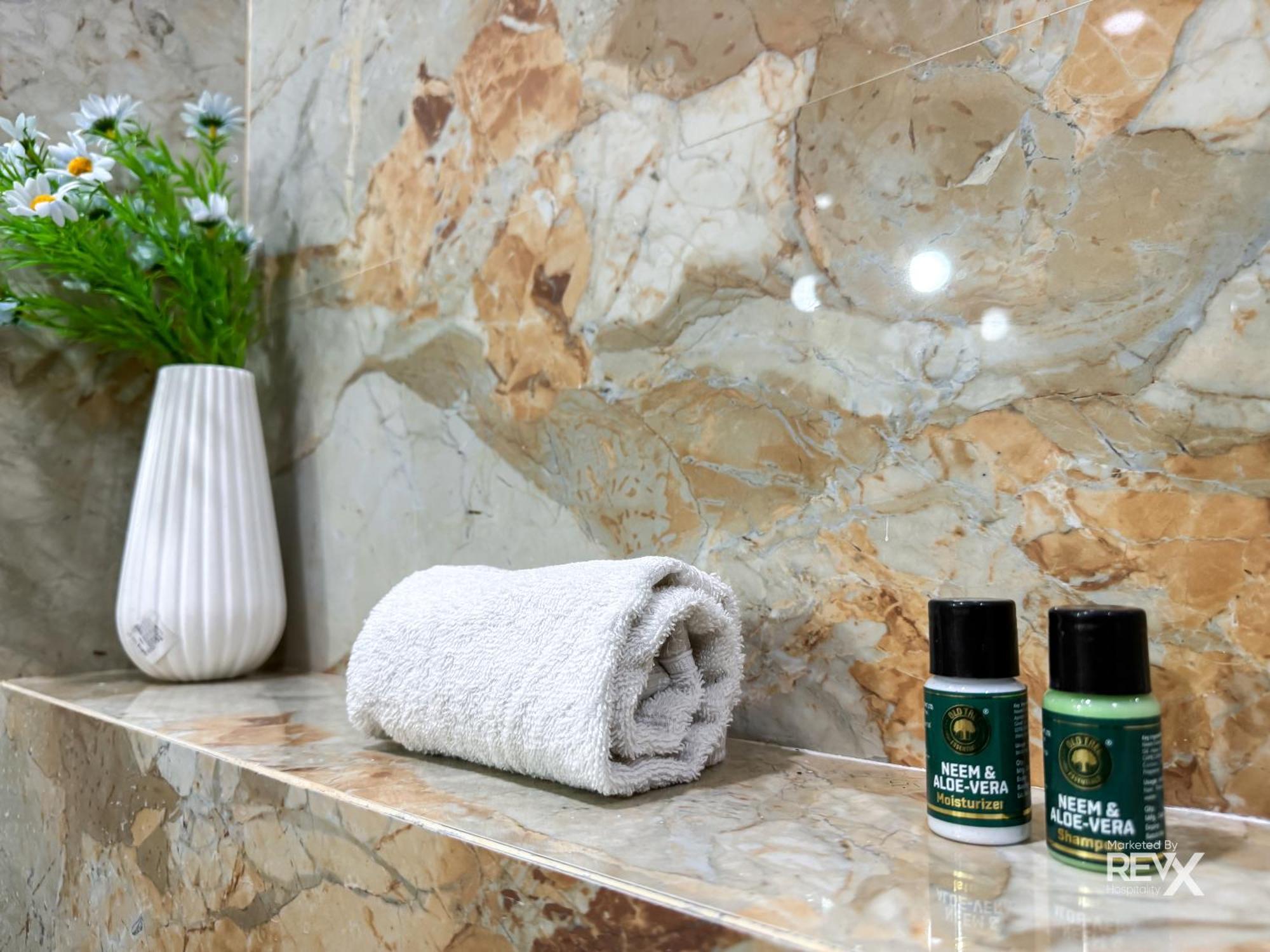 Guru Sadan A Luxe Stay Ayodhya エクステリア 写真