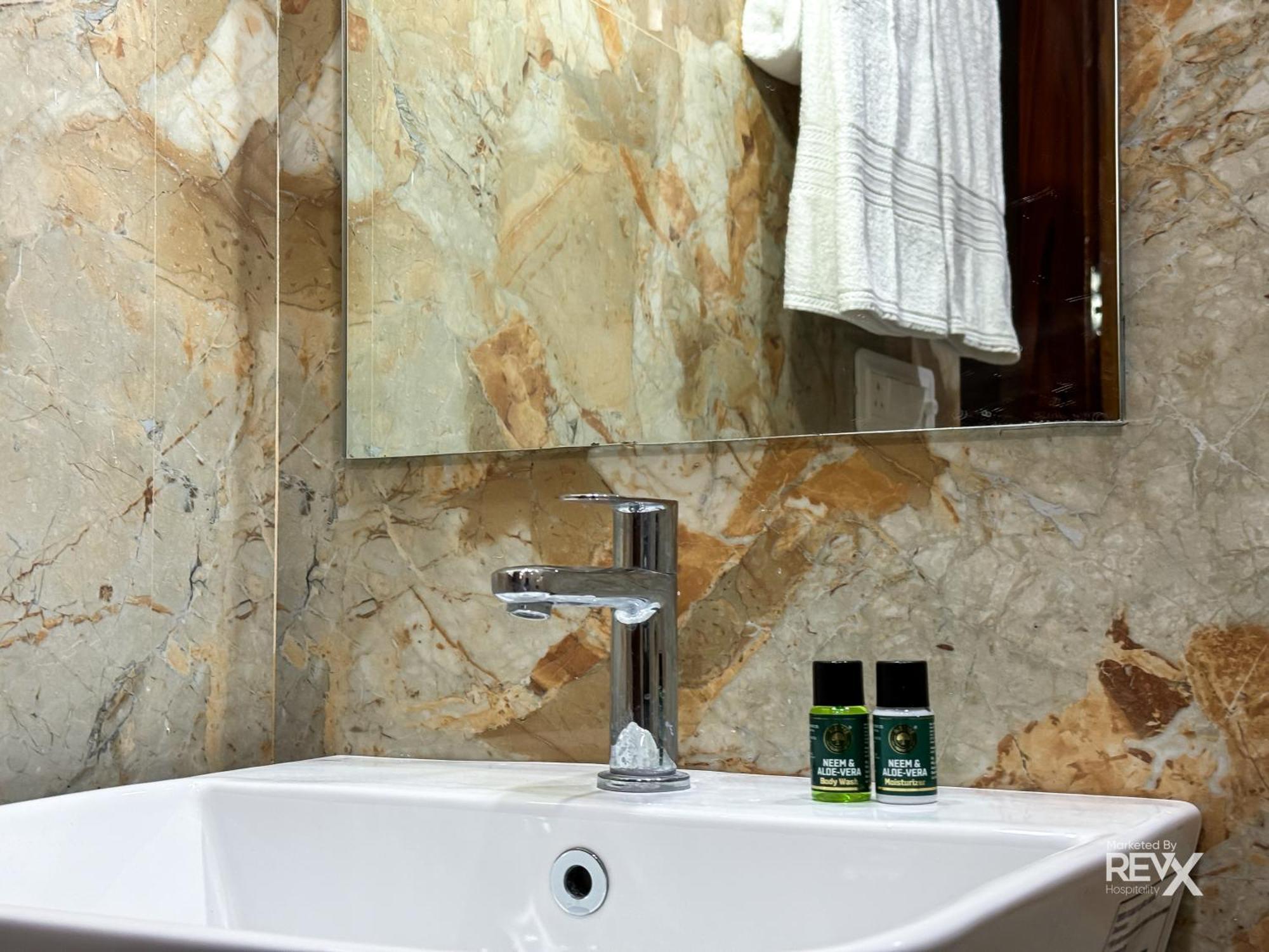 Guru Sadan A Luxe Stay Ayodhya エクステリア 写真